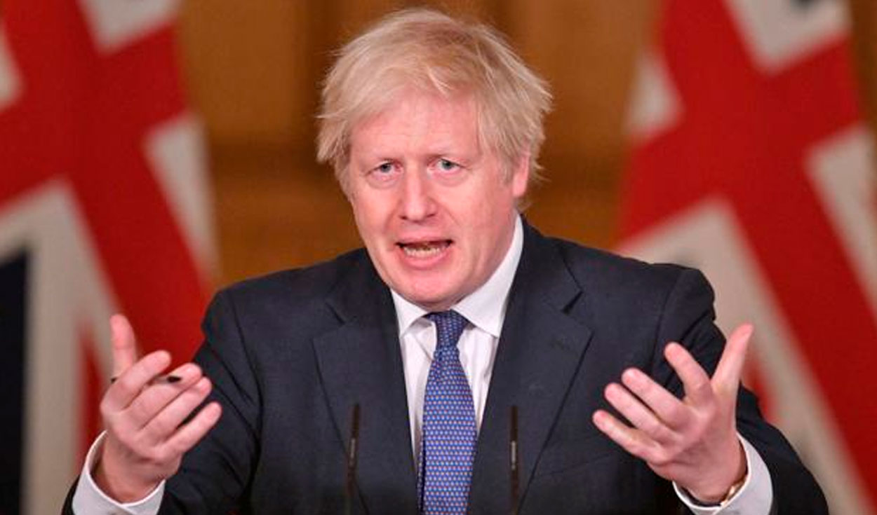 Boris Johnson tenía previsto levantar las restricciones el 21 de junio, pero el lunes 14 de junio anunció que las prolonga hasta el 19 de julio. Foto: AFP