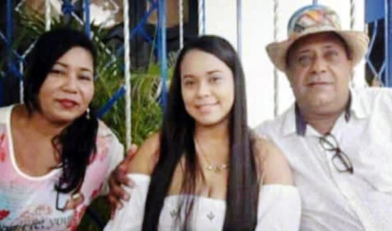 Luz Angélica Romero junto a sus padres Luz Darys Castellanos y el exalcalde Rodolfo Romero. Foto: difusión