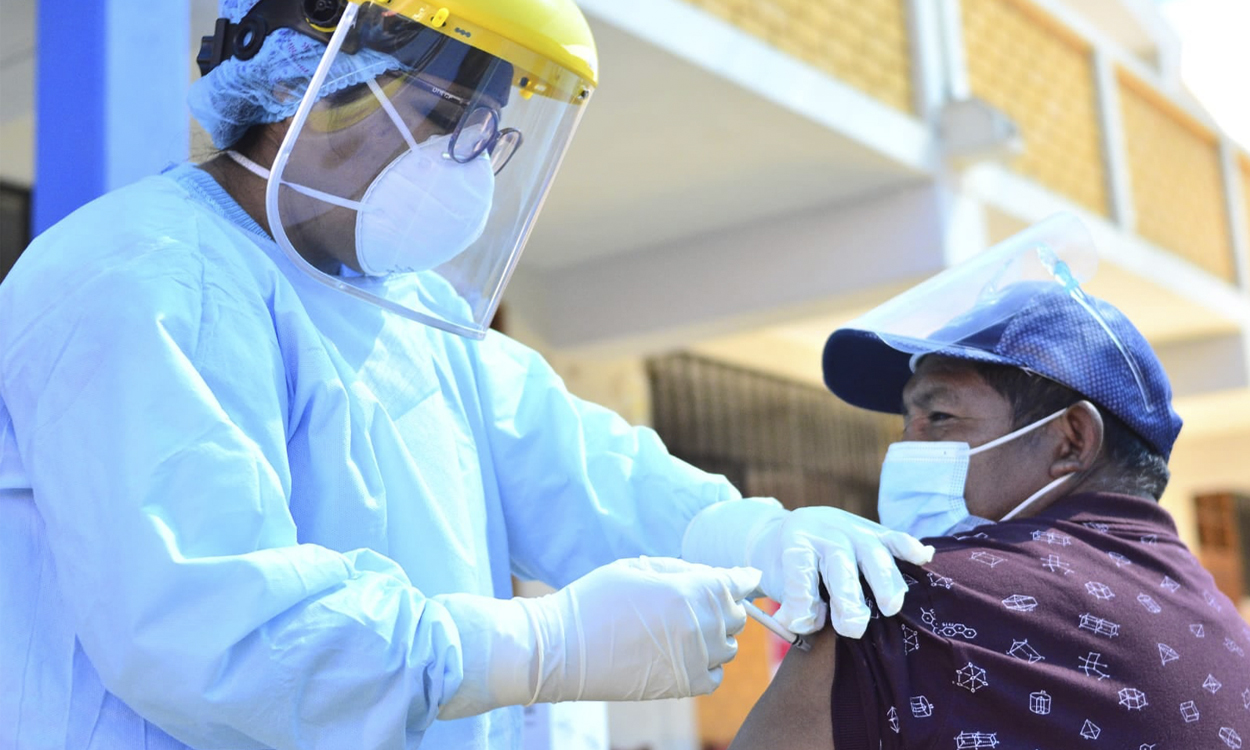 Tacna es la primera región a nivel nacional que vacuna a este grupo etario. Foto: Diresa