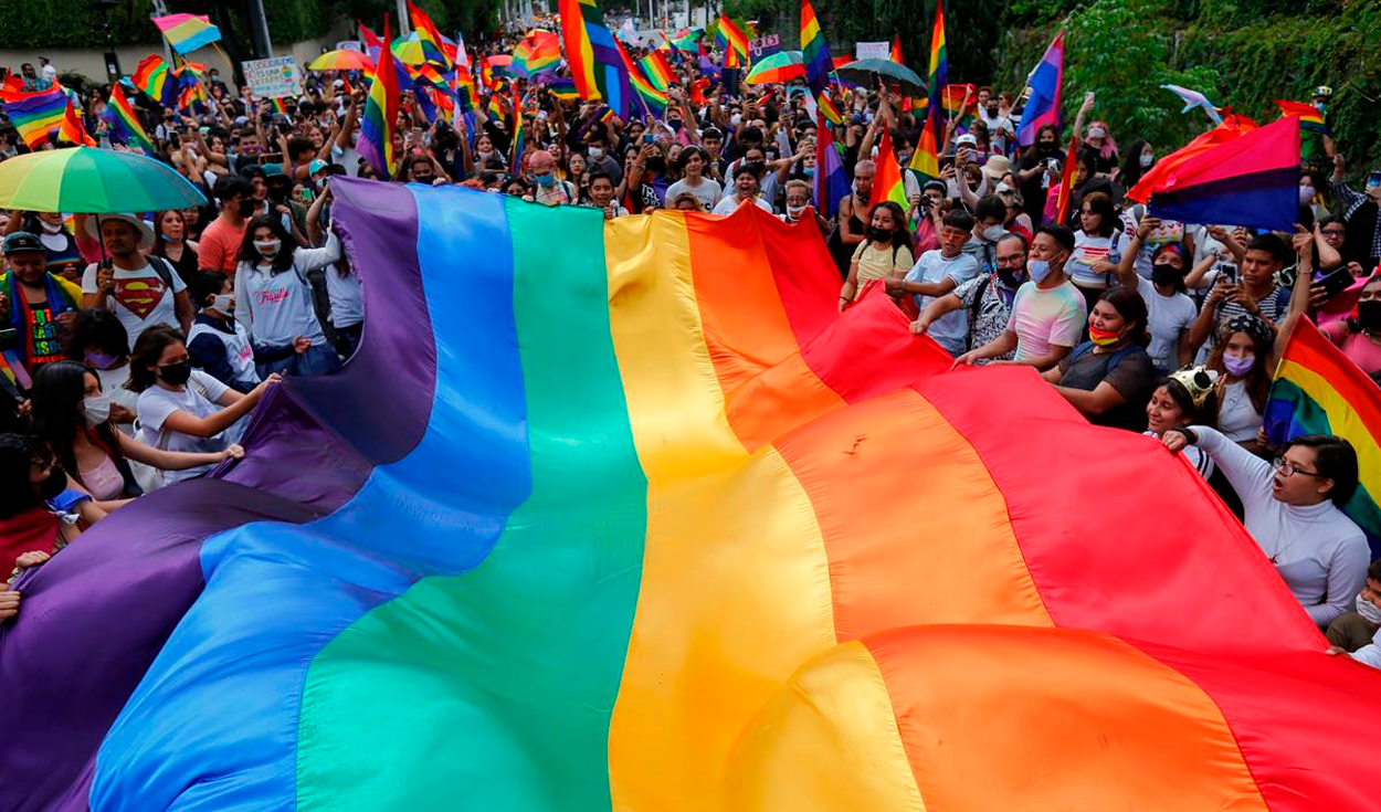 Las personas trans que sean mayores de 18 años podrán registrar legalmente su nombre e identidad de género. Foto: EFE