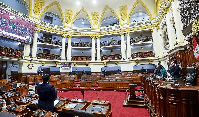 Pleno del Congreso reanuda la sesión para discutir iniciativas legislativas