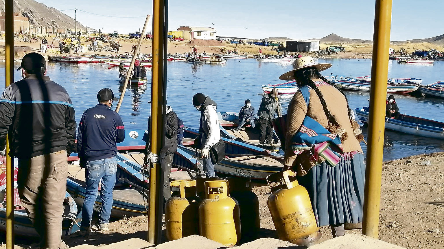 Familias de Puno ahorran S/ 15 comprando gas boliviano de contrabando