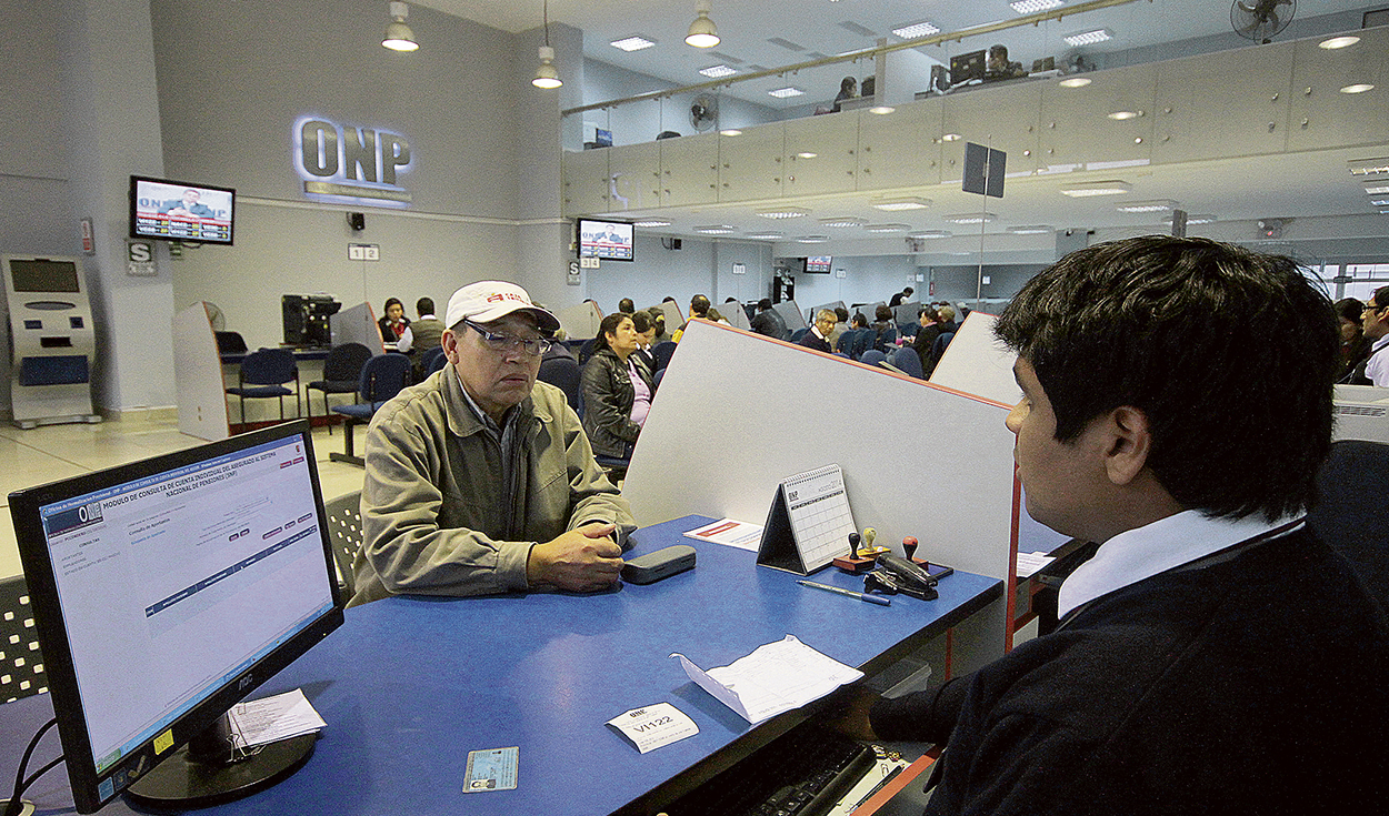 Expectativa. Se proyecta que 700.000 exaportantes puedan beneficiarse de la iniciativa. Ellos esperan desde el año pasado una solución a su demanda. Foto: La República