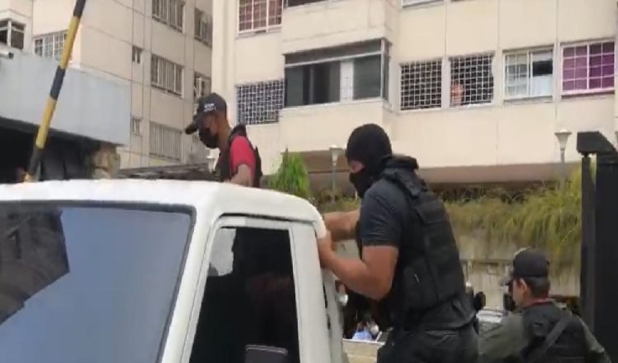 Vecinos de Guaidó enfrentaron a funcionarios de las FAES en su residencia