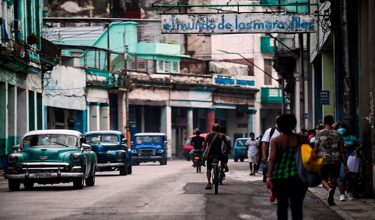Las telecomunicaciones en Cuba dependen por completo del monopolio estatal Etecsa. Foto: AFP