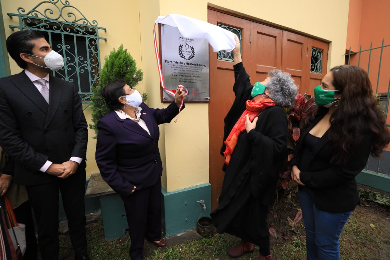 Flora Tristán es condecorada con Orden Emérito a las Mujeres del  Bicentenario, Sociedad