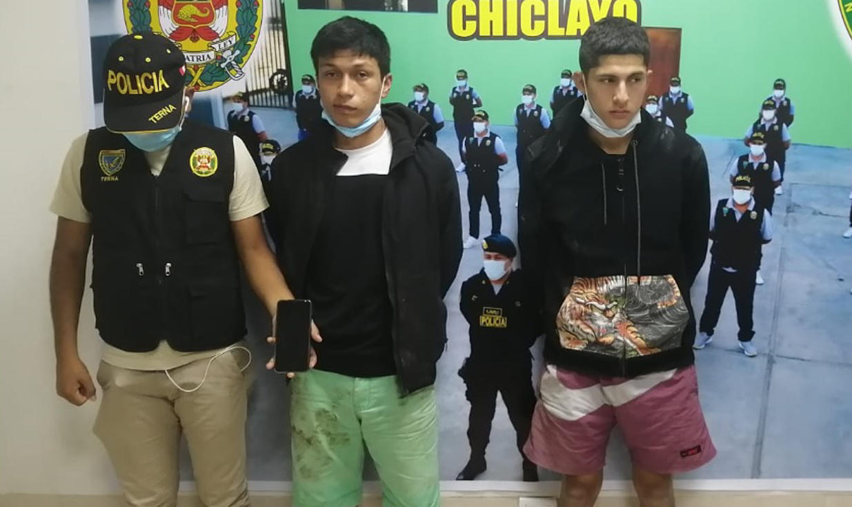 Chiclayo: PNP capturó a dos hombres tras robar un celular en José L. Ortiz