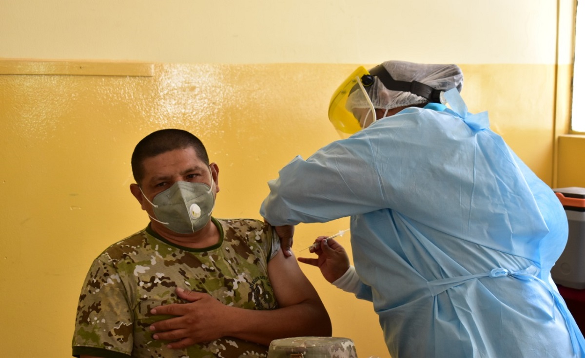 Proceso de vacunación podría paralizarse después del 28 de julio. Foto: La República.