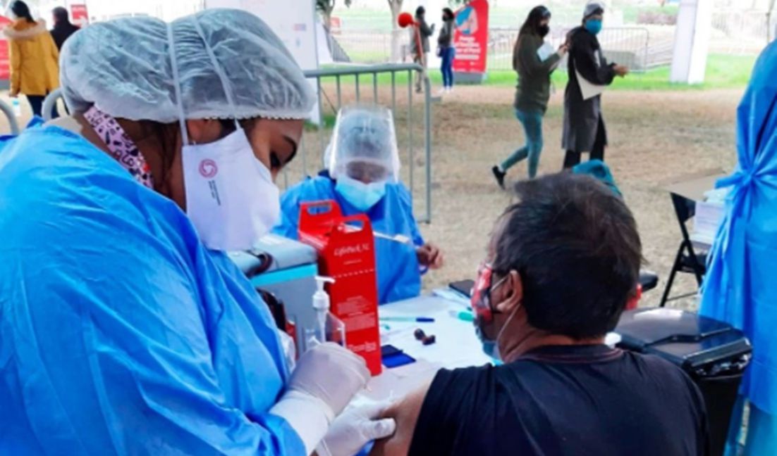 Perú vacunó al 12% de su población con dos dosis y ocupa el quinto lugar de Sudamérica