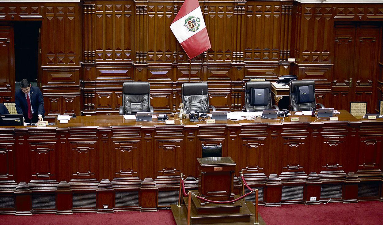 Congreso. Bancadas buscan votos para presidir la directiva del Parlamento. Partido de Pedro Castillo no la tendrá fácil. Foto: La República