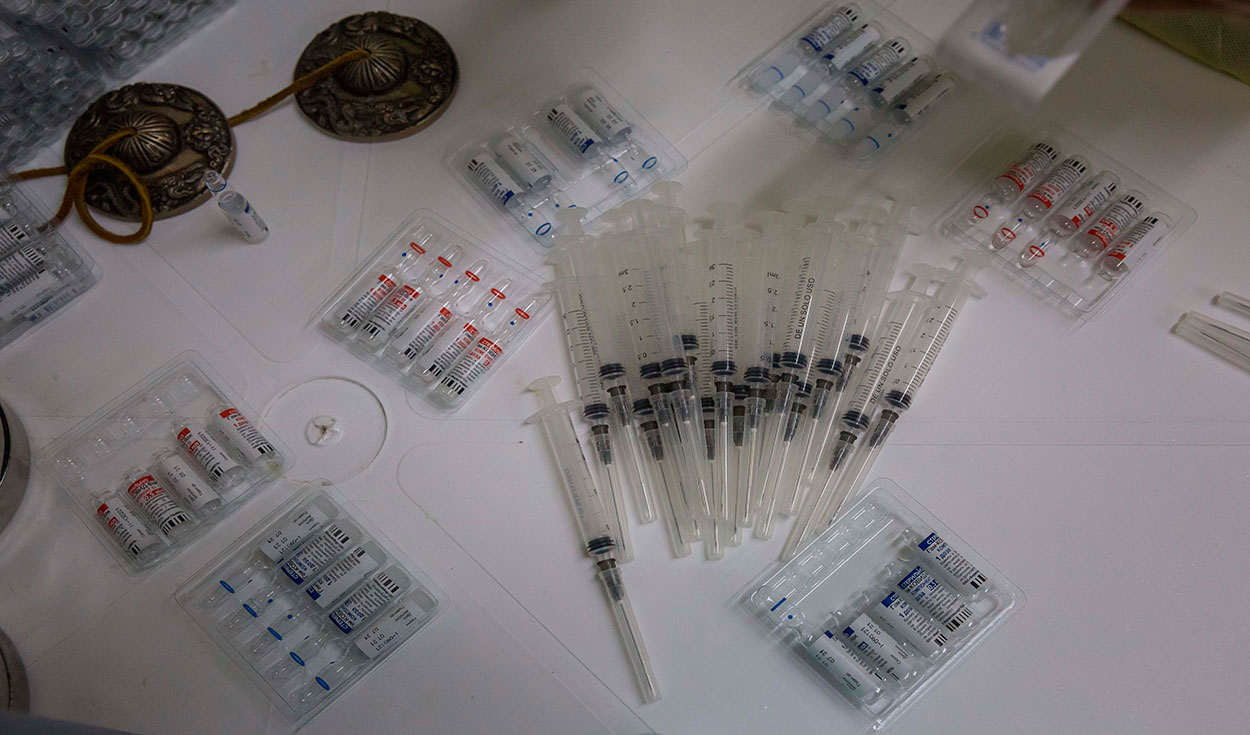 Varias dosis de las vacunas rusas Sputnik V contra la COVID-19. Foto: EFE