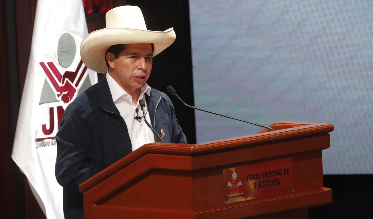 Pedro Castillo recibió la credencial de presidente de la Republica para el periodo 2021-2026. Foto:  Andina.