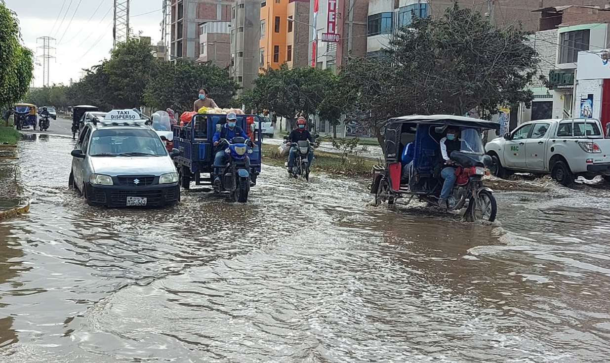 Chiclayo: desborde de acequia Cois inunda varias cuadras de la urbanización Miraflores