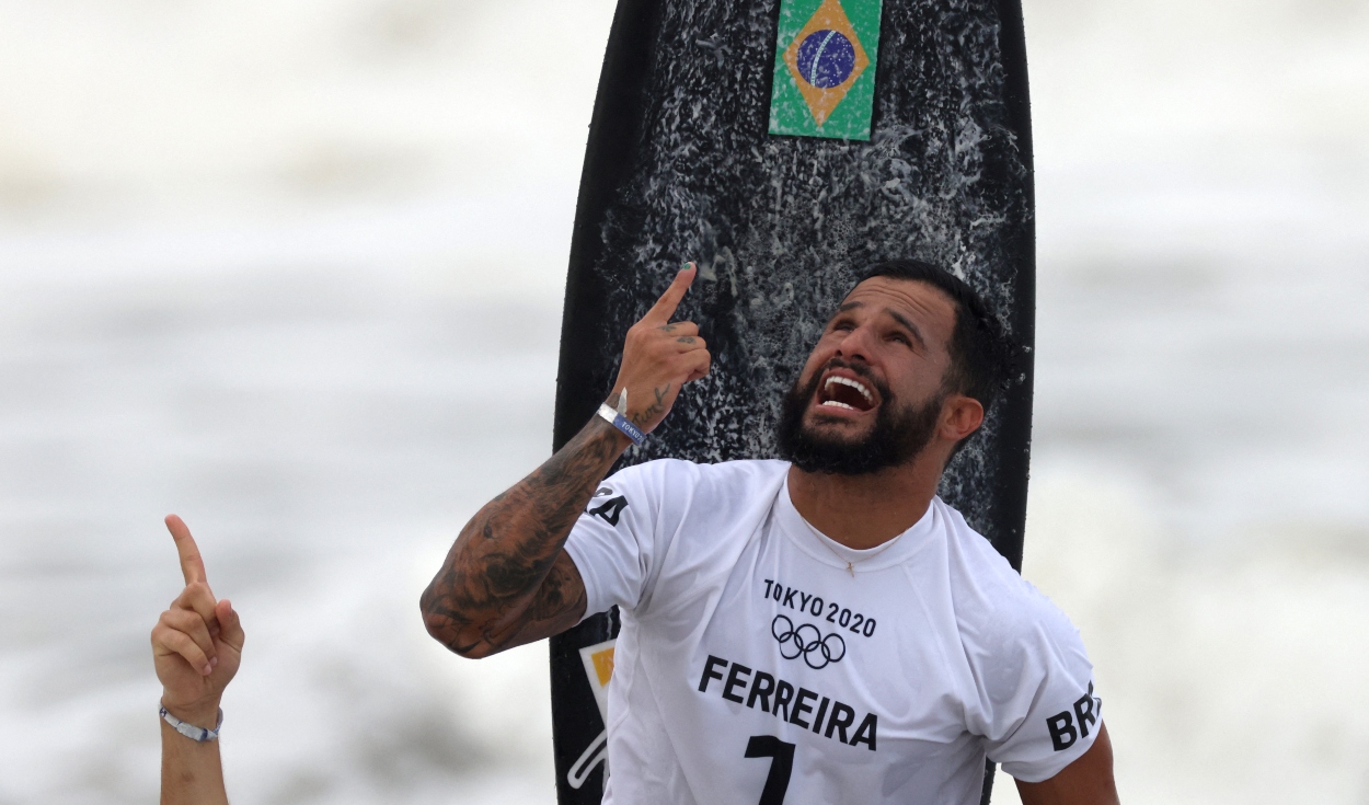 Ferreira tuvo que vencer al japonés Kanoa Igarashi en la definición de su disciplina. Foto: AFP