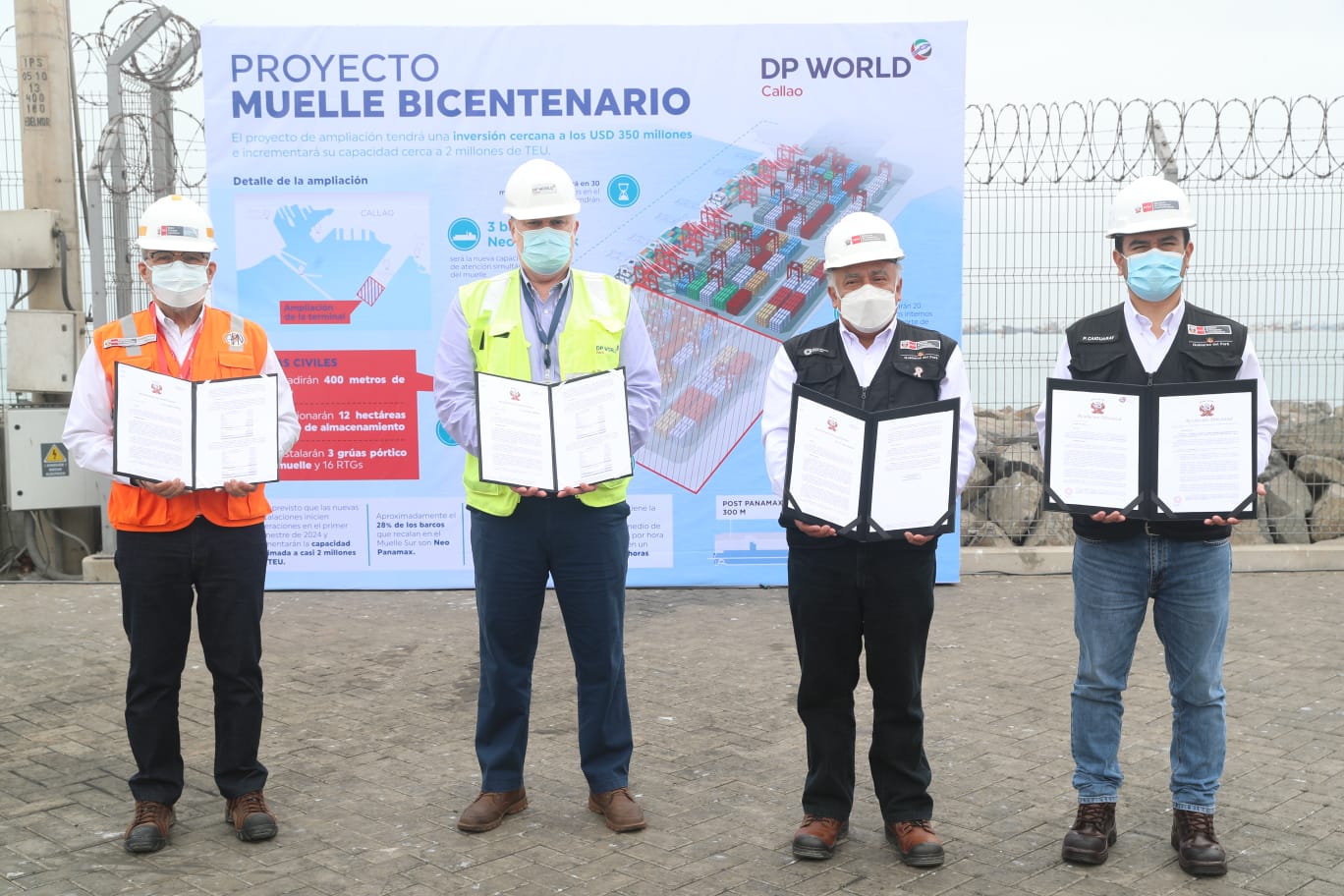 Ceremonia de entrega de documentación aprobada a DP World.