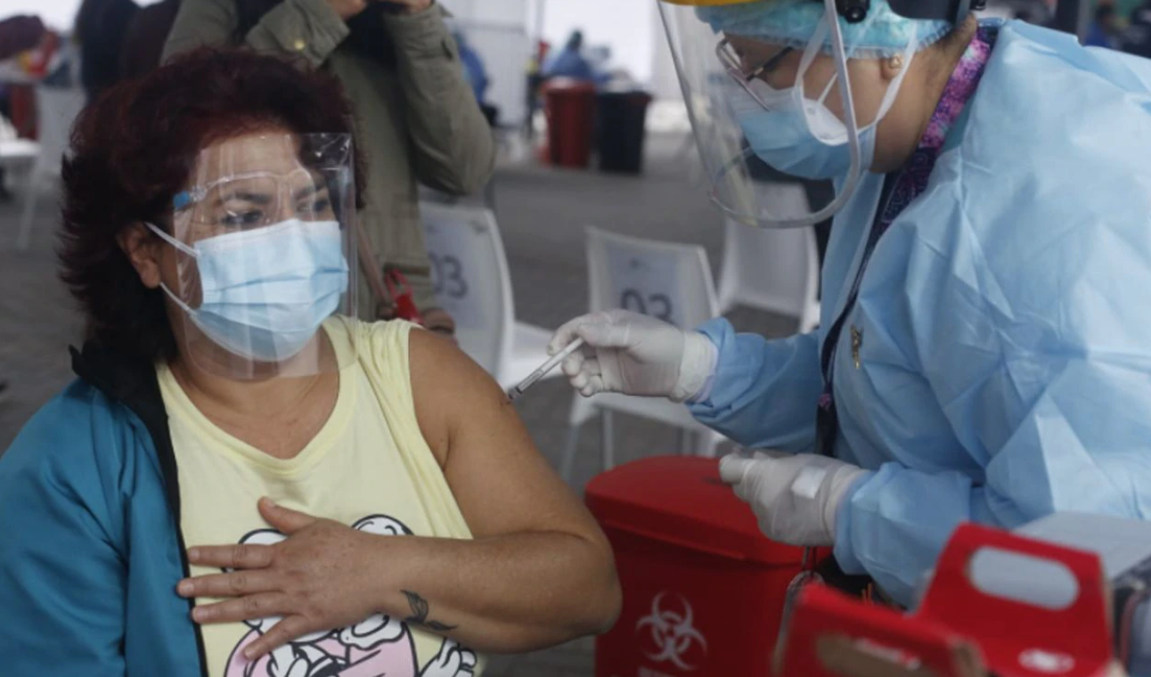 Minsa garantiza vacunación ante cambio de Gobierno: Está programada hasta diciembre