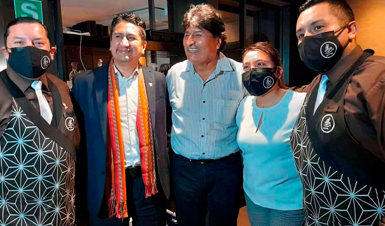Evo Morales cenó junto a Vladimir Cerrón y otros dirigentes en Perú. Foto: @evoespueblo/Twitter