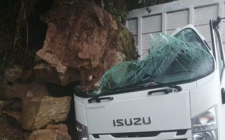 Cusco: adolescente muere tras caída de roca sobre camión en Paucartambo