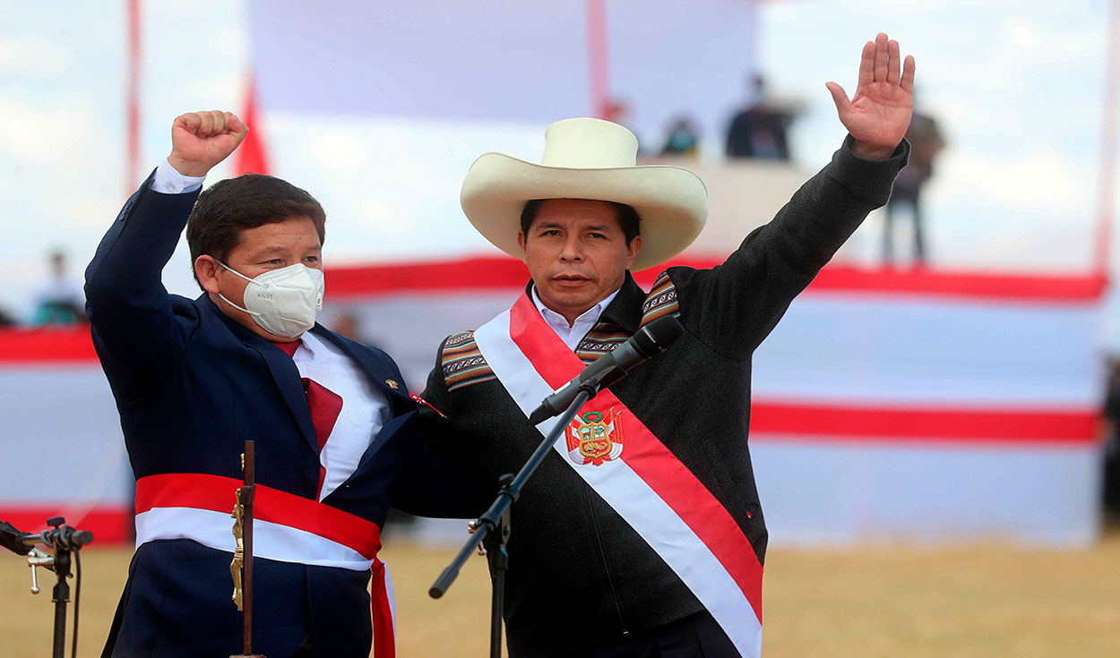 Pedro Castillo tomó juramento a Guido Bellido en Ayacucho. Foto: Presidencia