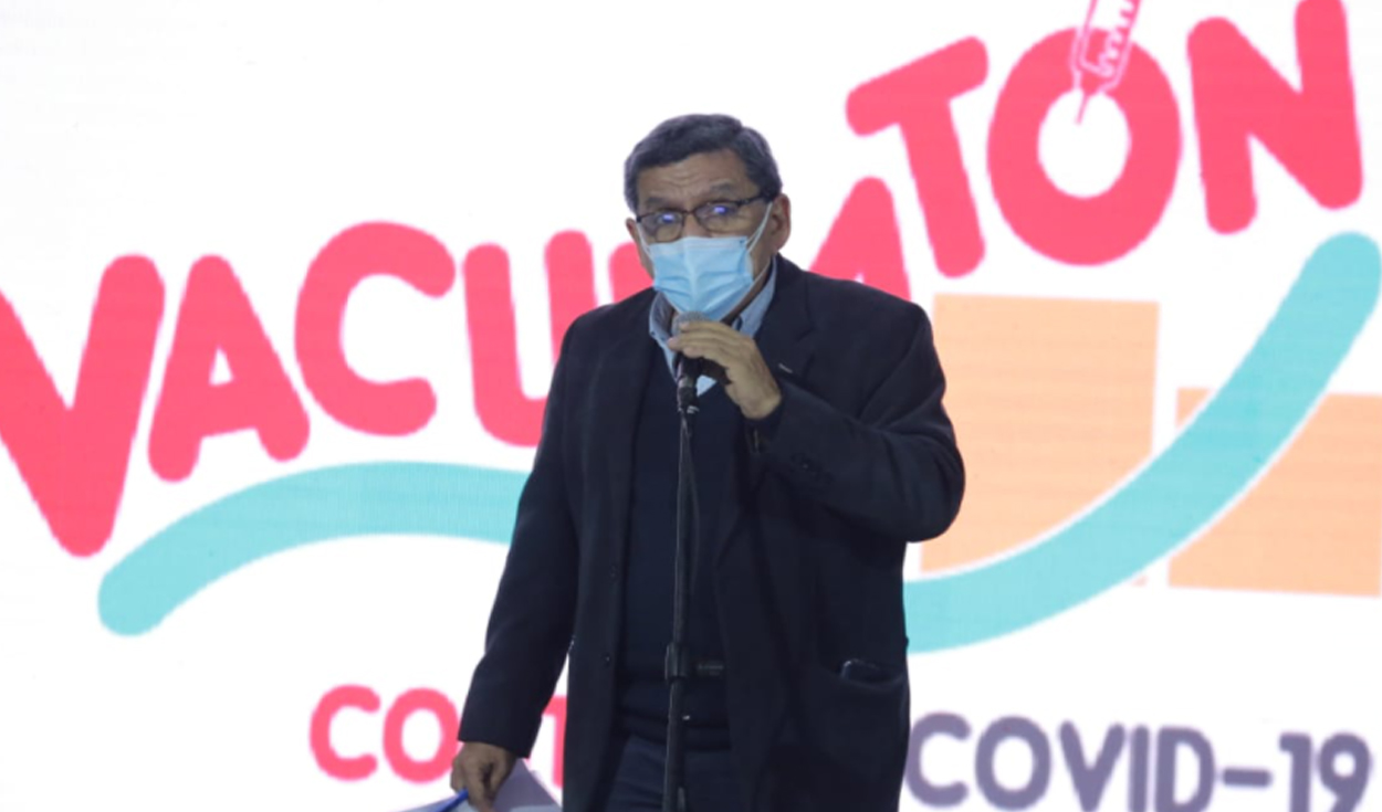 El ministro Hernando Cevallos en el estadio municipal Luis Gálvez durante la  la clausura de cuarta vacunatón. Foto:  John Reyes