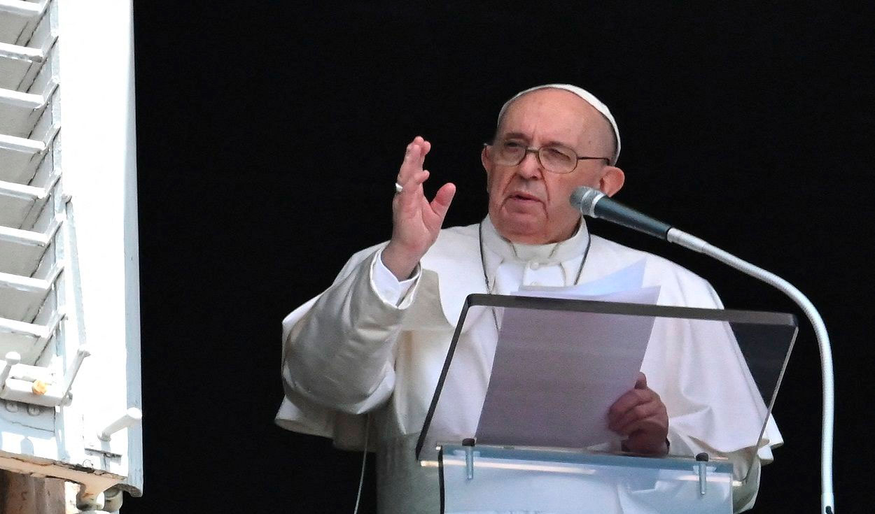 El papa Francisco “está conmovido por los numerosos mensajes y el cariño recibidos en estos días y expresa su gratitud por la cercanía y la oración”. Foto: AFP