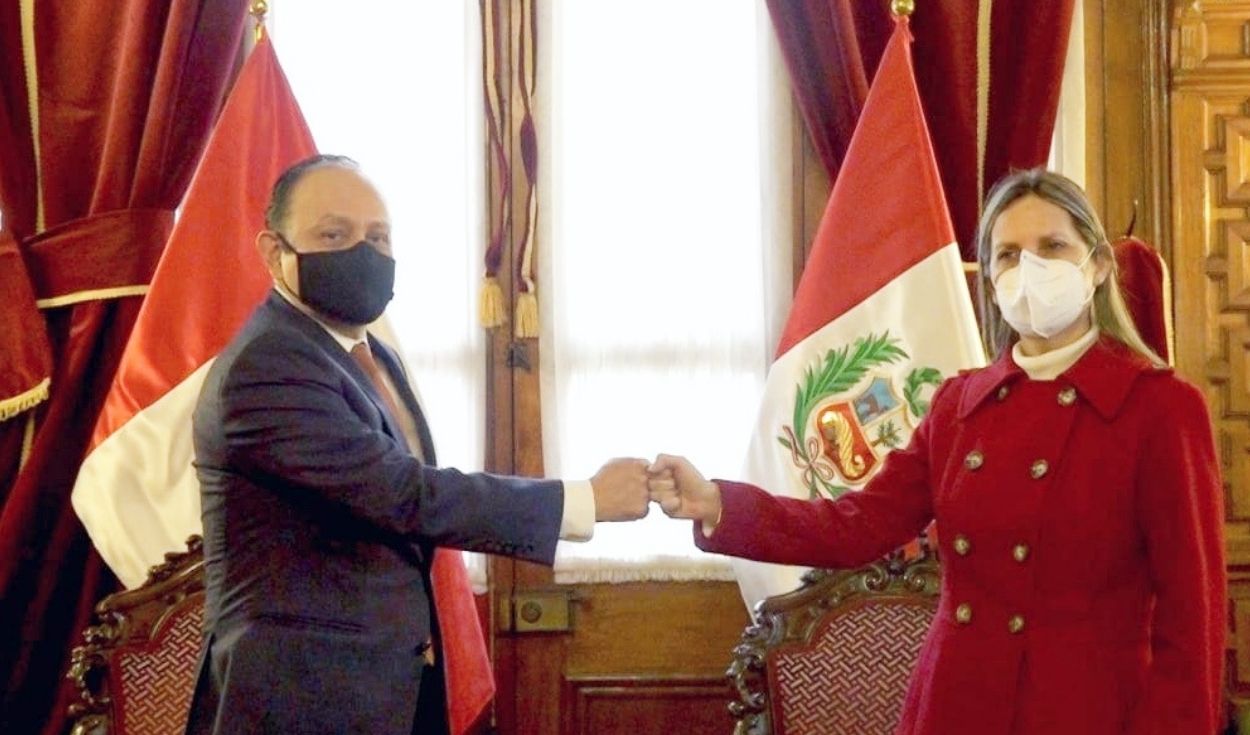 Walter Gutiérrez y María del Carmen Alva se reunieron en el Congreso. Foto: Defensoría del Pueblo