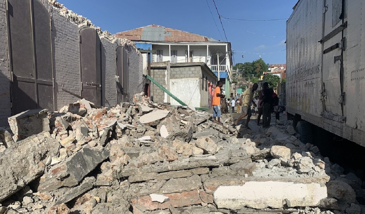 El fuerte sismo en Haití causó fuertes daños en edificaciones del país centroamericano. Foto: @JCOMHaiti/Twitter