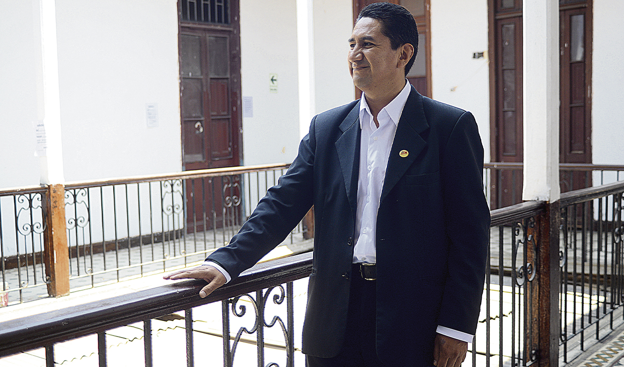 El partido y yo. Según Vladimir Cerrón, fue él quien propuso que Julio Velarde continuara en la presidencia del Banco Central de Reserva del Perú (BCRP). Foto: La República