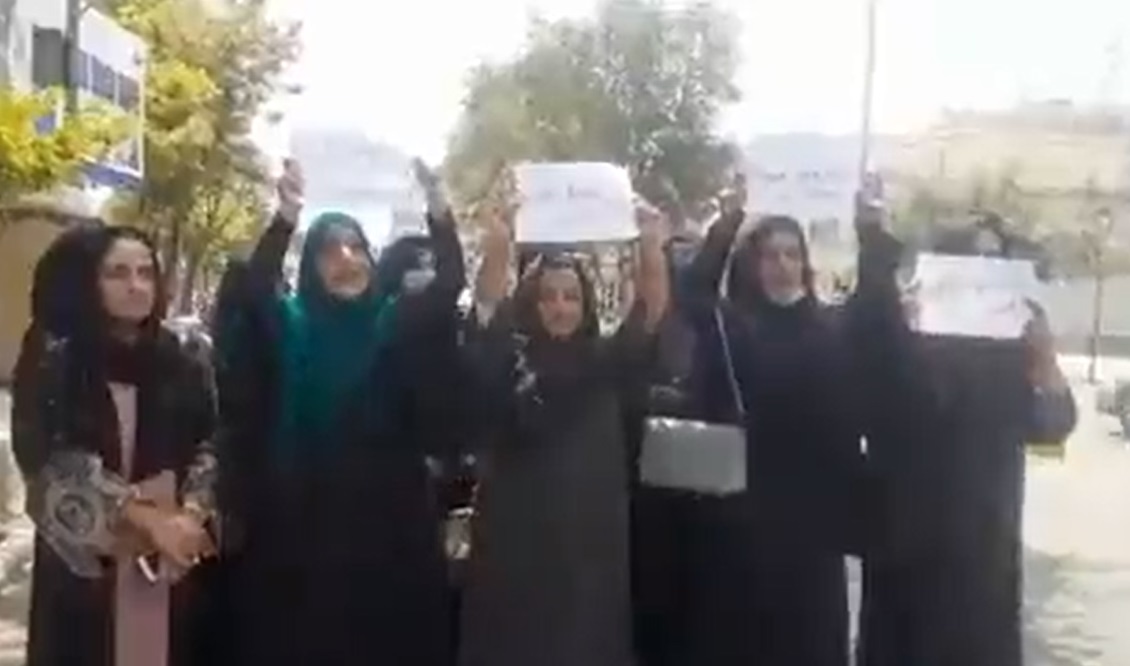 Mujeres toman calles de Afganistán para reclamar por “trabajo, educación y derechos políticos”