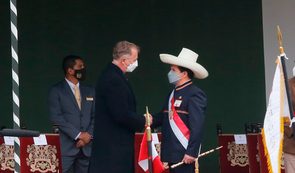 Pedro Castillo participó de ceremonia por el bicentenario de creación del Ejército. Foto: Carlos Félix / GLR