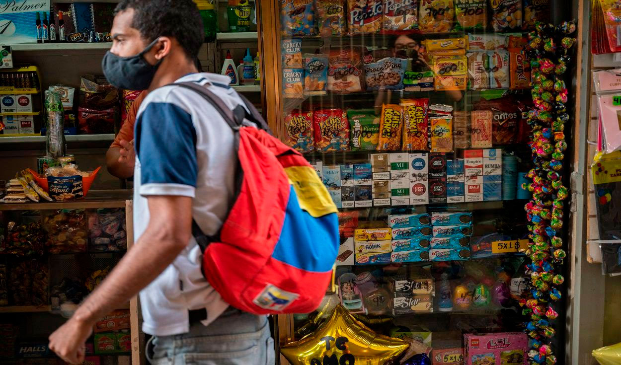 Venezuela enfrenta su peor crisis económica, con siete años de recesión e hiperflanción, y ha ocasionado que más de cinco millones de personas busquen mejor calidad de vida en otros países. Foto: AFP/referencial