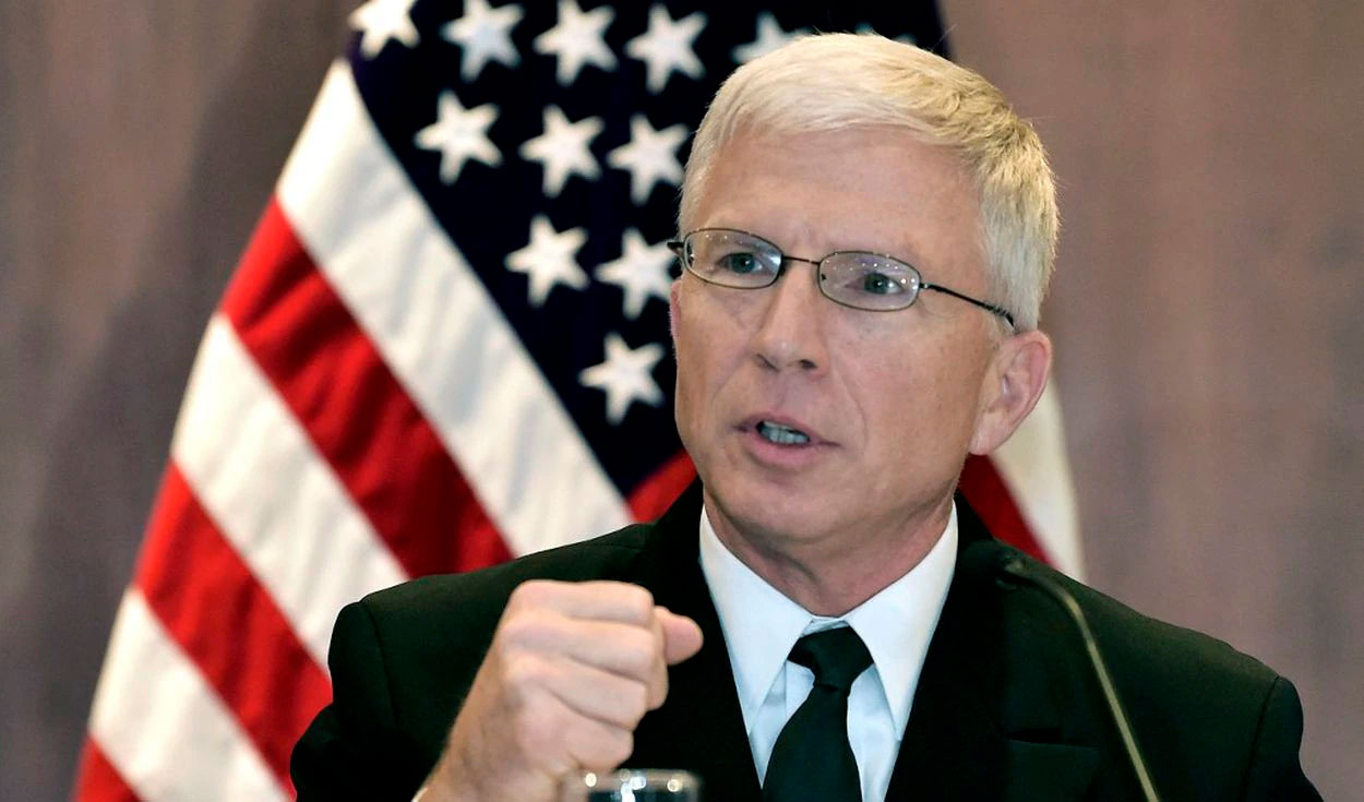 El jefe del Comando Sur de EE. UU., almirante Craig Faller, en conferencia de prensa. Foto: AFP