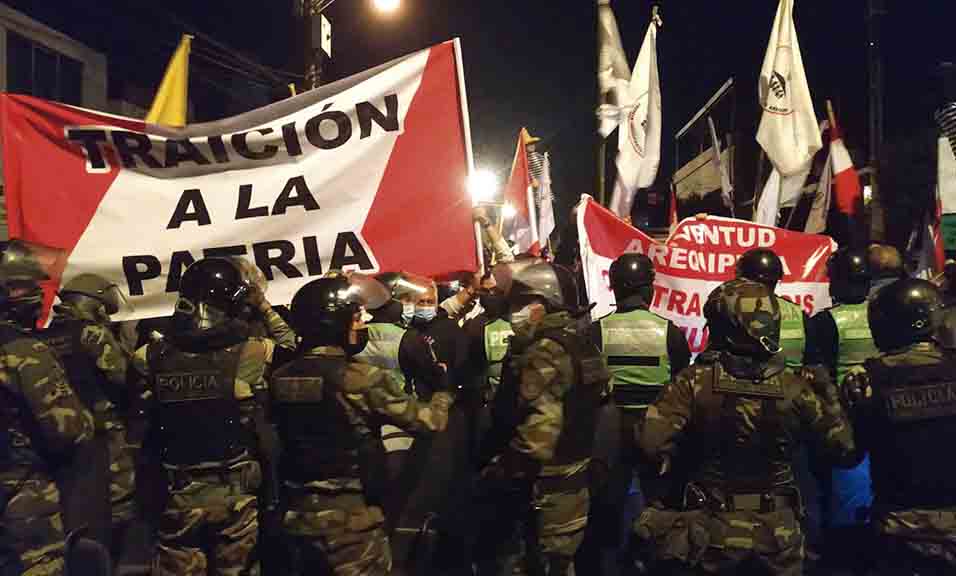Arequipa: accidentada jornada de manifestaciones a favor y contra de Pedro Castillo