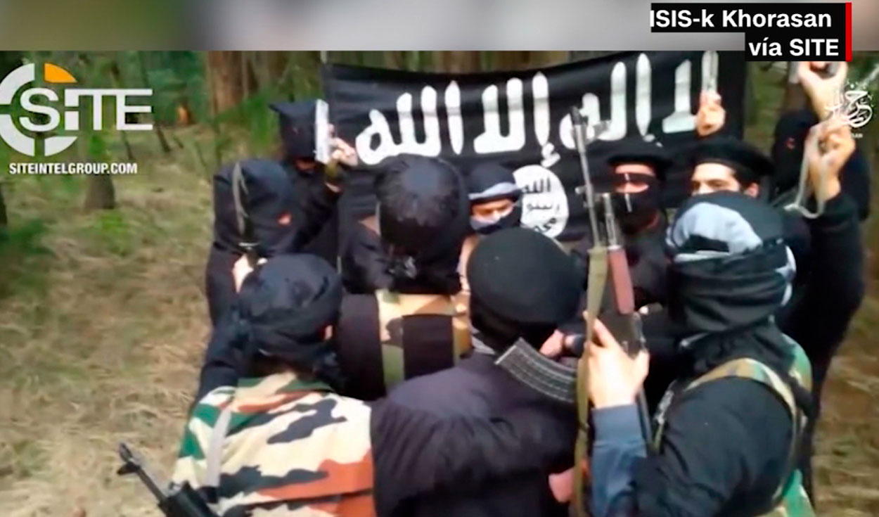Miembros del ISIS-K celebrando un atentado terrorista en Kabul. Foto: captura / CNN