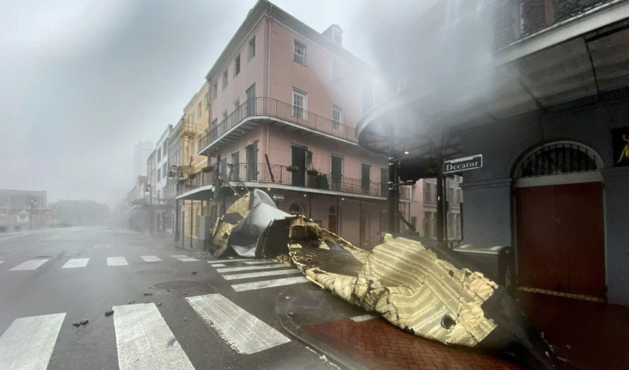 En el Barrio Francés de Nueva Orleans, corazón histórico y turístico de la ciudad, se registraron graves daños materiales. Foto: AFP