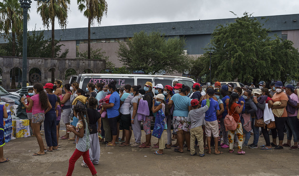 México impide el paso de caravana migrante que se dirigía a EE. UU.