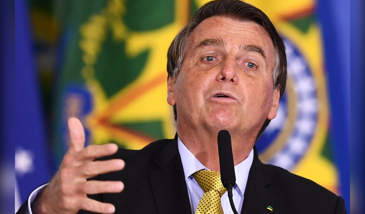 Ante miles de seguidores, el presidente brasileño intensificó este martes sus ataques a la Corte Suprema. Foto: AFP