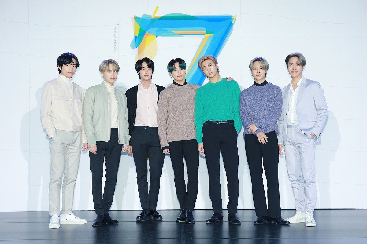 V, Suga, Jin, Jungkook, RM, Jimin y J-Hope en conferencia por el estreno de MOTS7. Foto: BIGHIT MUSIC