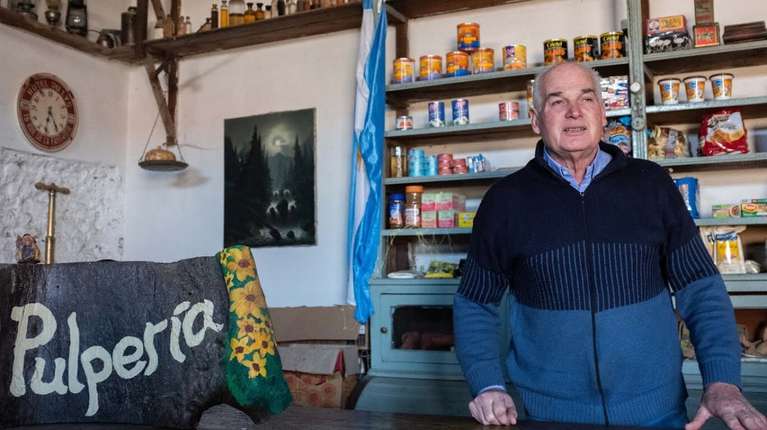 El anciano también tiene una pulpería en su casa. Foto: Diego Izquierdo/Télam