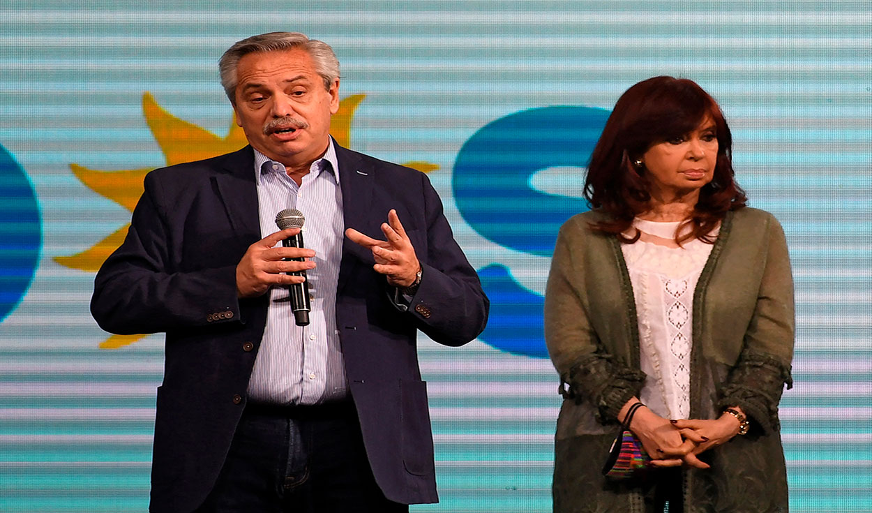 Alberto y Cristina Fernández dieron la cara  tras el revés electoral en las PASO. Foto: AFP