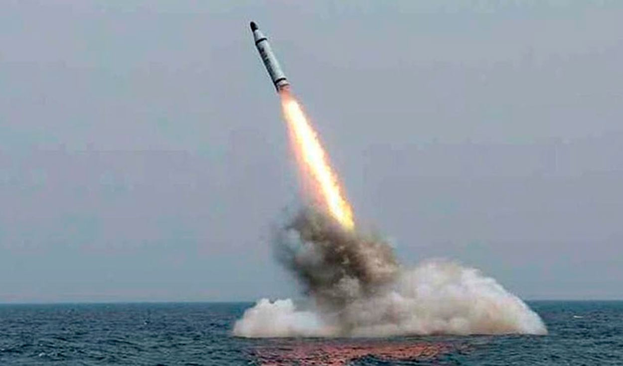 El misil surcoreano fue disparado desde el nuevo submarino “Ahn Chang-ho”. Foto: Telam