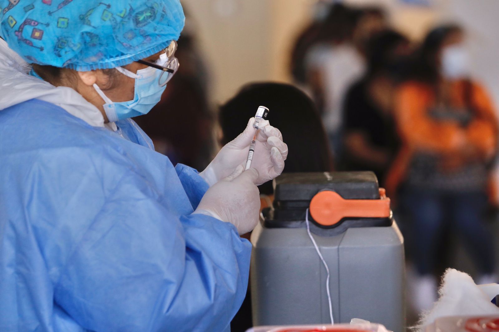 Adolescentes serán inoculados con la vacuna Pfizer. Foto: Oswald Charca/La República