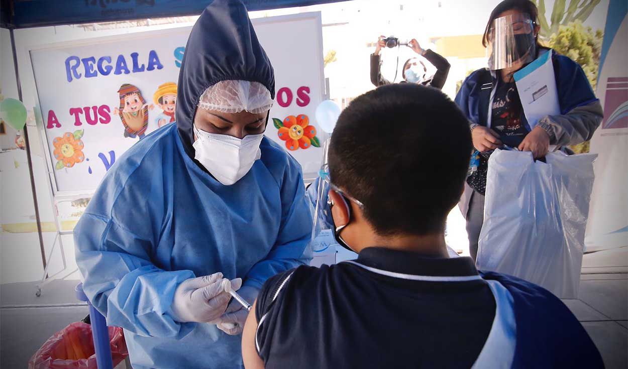 Tumbes: gobernador habilitó vacunación a menores de edad