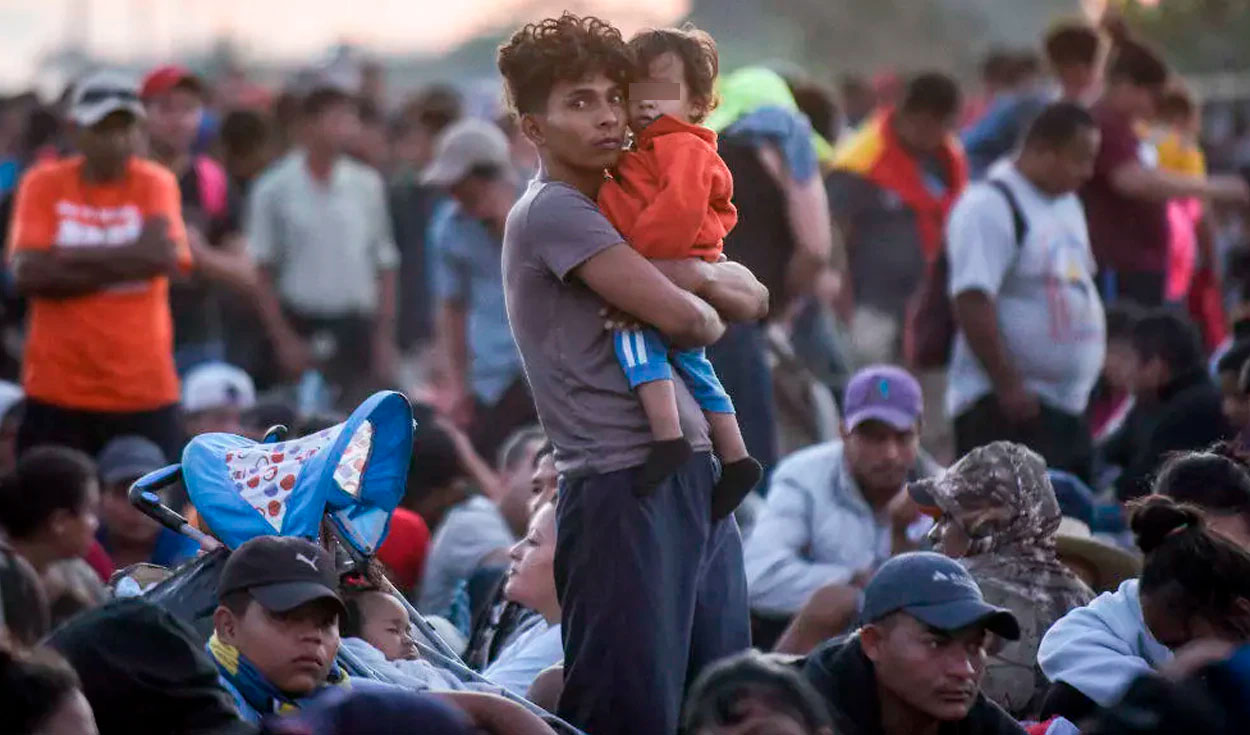 Los migrantes denuncian que autoridades de migración los detienen a pesar de llevar un amparo federal y una visa. Foto: AFP