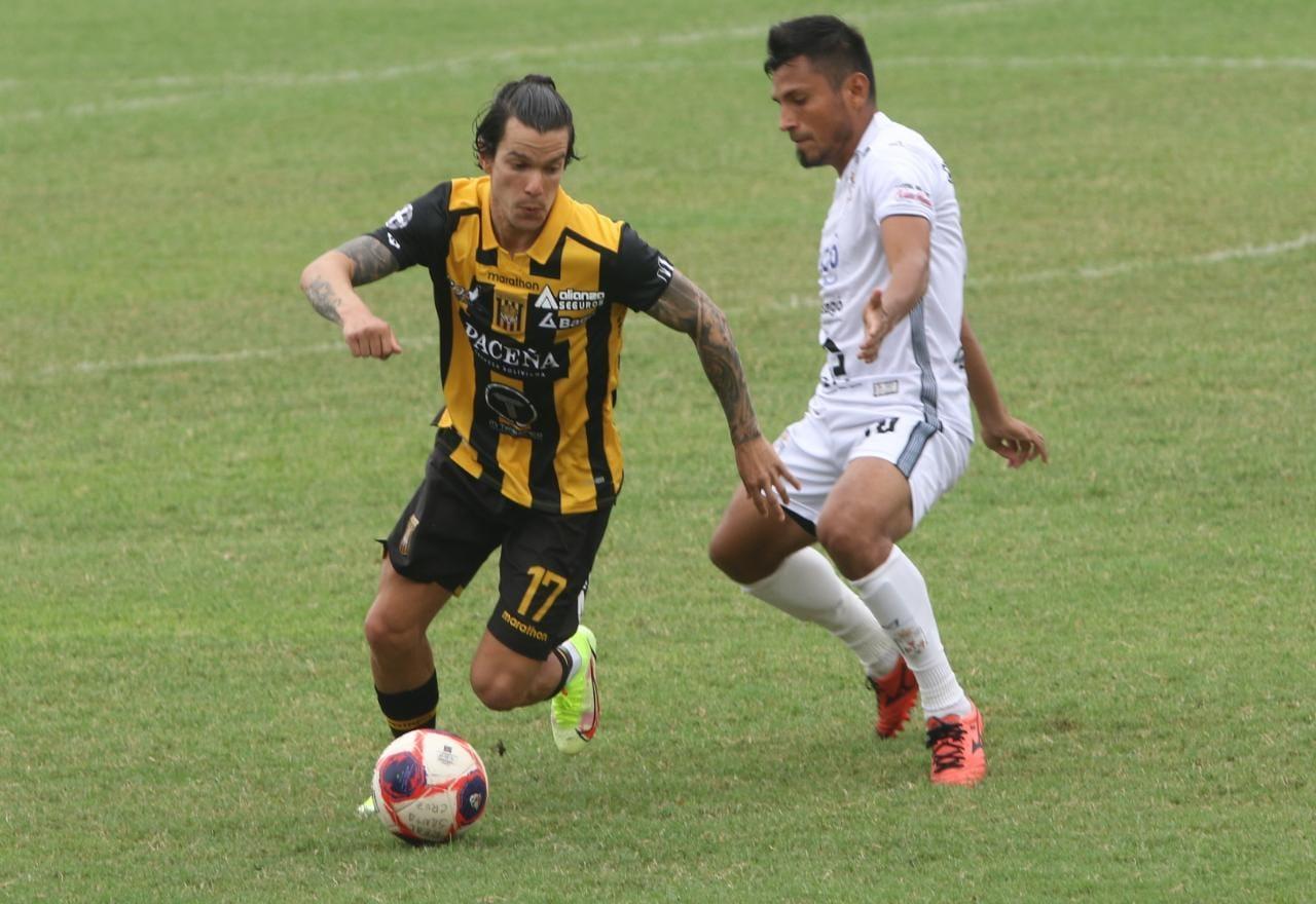 F tbol Boliviano The Strongest cay ante Santa Cruz y perdi el