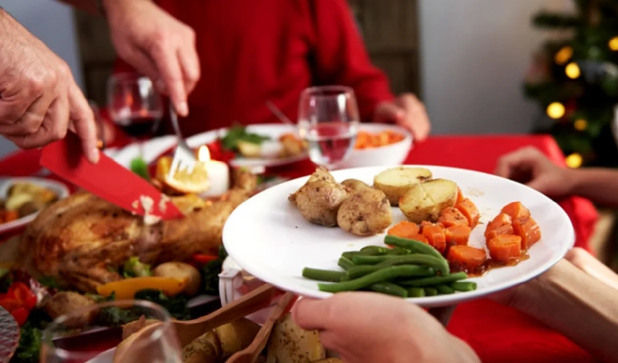 Al igual que en Navidad, la cena de Año Nuevo sirve para reunir a los seres queridos en una amena conversación. Foto: Sporadcitos