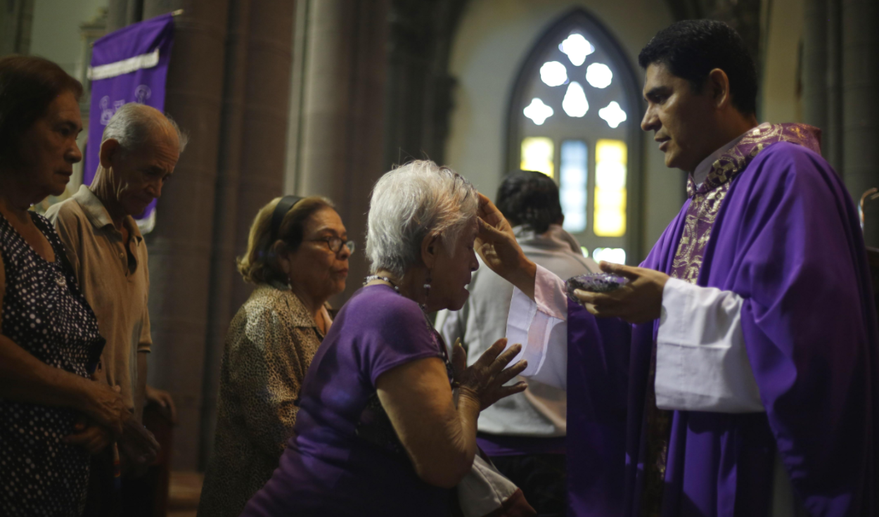 Miércoles de Ceniza: ¿Qué hacer cuando el sacerdote impone la ceniza? |  Semana Santa | Respuestas | La República