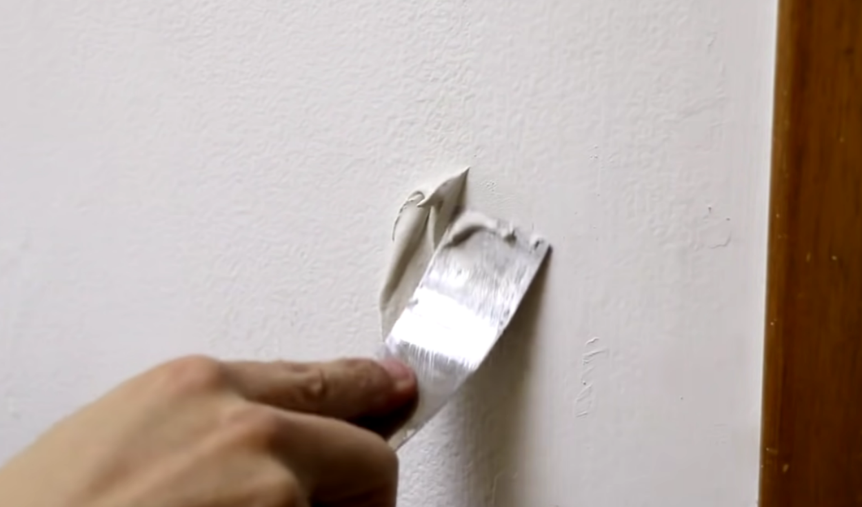 El truco casero para tapar agujeros en la pared con el mínimo esfuerzo