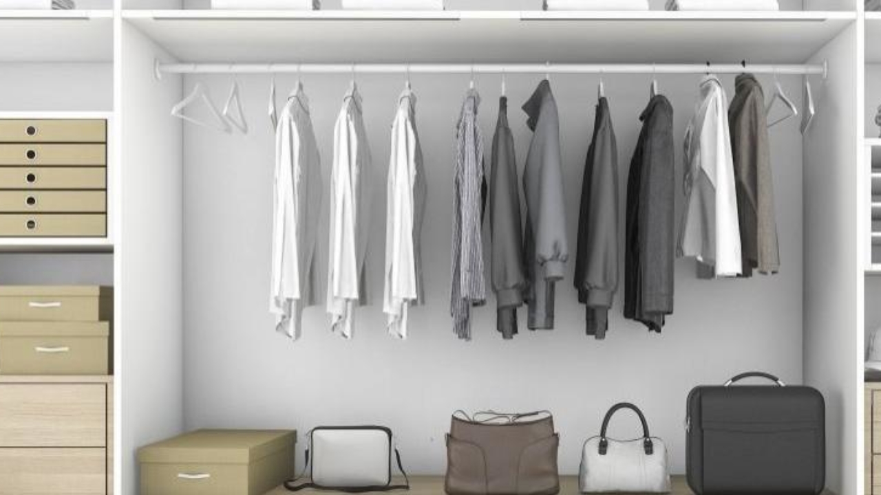 Quitar la humedad del armario: El truco casero para quitar el olor a humedad  de dentro del armario y la ropa