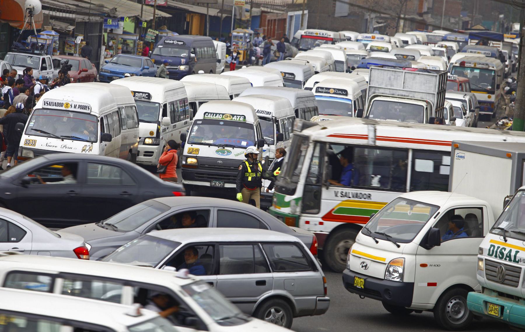 Lima has the worst traffic in Latin America despite the low sales rate of new cars